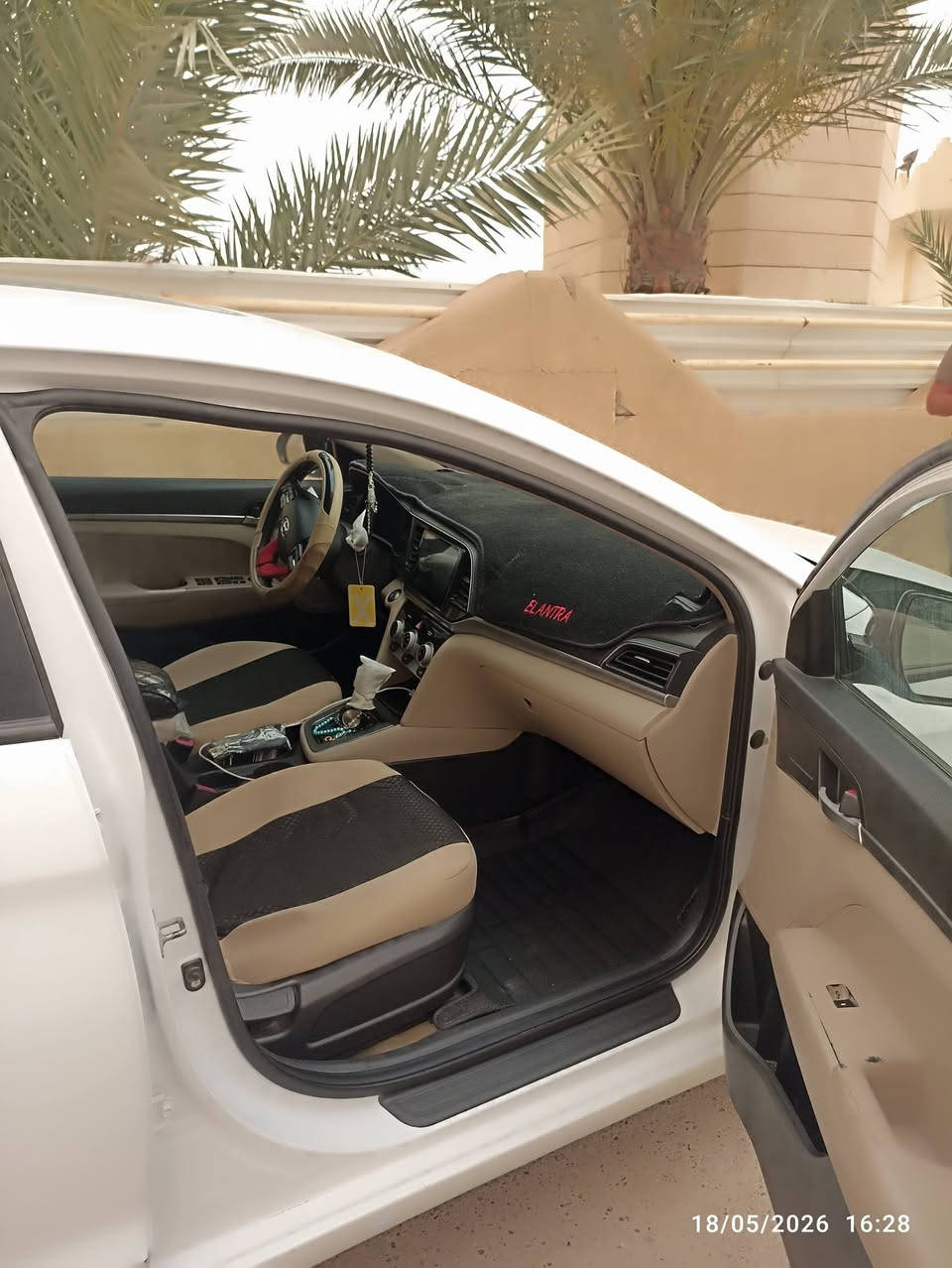 سلام عليكم ورحمة الله وبركاته
النترا 2020 خليجي   
  معرفة بفول مواصفات اعلى مواصفات بل النترا
رقم اربيل  الدولي بأسمي تحويل ثاني يوم 
.كامرات اثنين امامية
 خلفية يدات نيكل
يدات تفتيح. ذكي بصمه
.شاشة كبيرة ابل كار بلي 
.صندوق ذكي يفتح عند القتراب منة
اليزر خلفي ضبابي. 
.نظام مانع ASR
.وضعيات القيادة.ECO
سياره اربع نضامات .   
Smart SPORT .COMFORT.
. المحرك: 4 سلندر، سعة 2.0 لتر MPI
. الإضاءة: كشافات LED أمامية وخلفية.
. فتحة سقف 
. التكييف: أوتوماتيكي ثنائي المناطق
. نظام فرامل ABS ونظام توزيع قوة الفرملة الإلكتروني
. تشغيل بصمة، ونظام تحكم مناخي
. حساسات ماميه وخلفيه
. نظام الدخول الذكي 
. الويلات مقاس 17
. مرايا جانبية قابلة للطي كهربائياً 
. مقاعد جلد شركة 
دواخل صاج 
السياره حلوه ومجمبزه احله من للصور بشرط
رقم ***********
.#السعر 140وبيه مجال 
العنون الانبار فلوجه
 اللملاحضه الكير اي تي المرغوب
