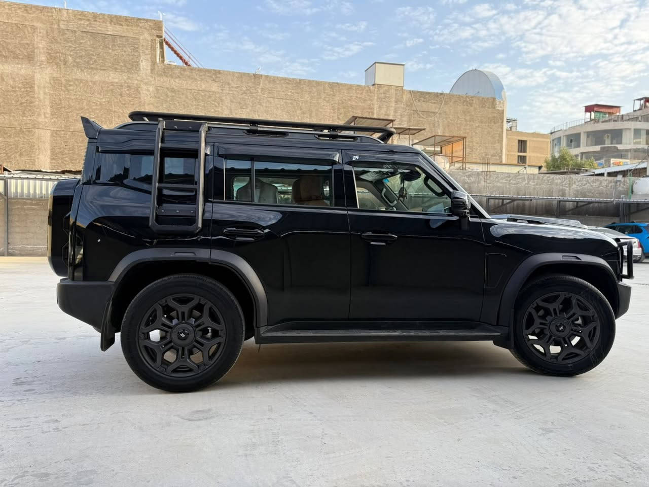 السلام عليكم
جيتور T2 موديل 2025  محرك 2000 تيربو للبيع رقم بغداد بأسمي 

السيارة كفالة عامة من كلشي وبضمان الشركة 10 سنوات او مليون كيلو 

مواصفات السيارة فول 1/1 وعليها اضافات فوك 12 ورقة موضحة بلصور 

السيارة ماشية 24 الف كيلو فقط 

السعر : 250 $ وبيهة مجال بسيط

العنوان : بغداد / الرصافة 

للاستفسار : *********** / متوفر واتس ايضا
