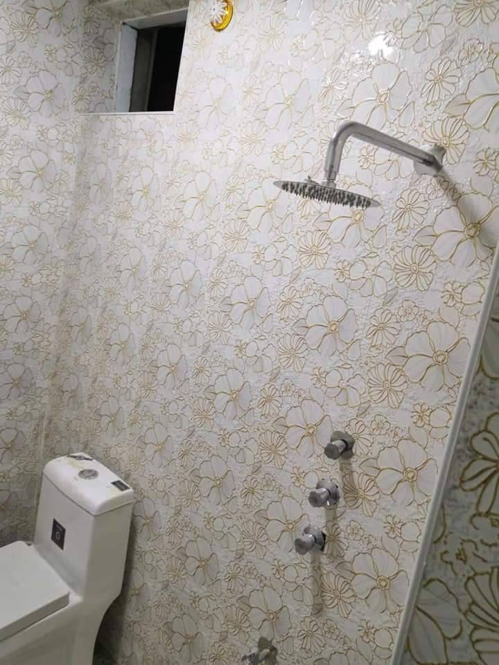 مشتمل للايجار منطقة الزراعه خلف مطعم الدله قريب جدا من مدرسة الخالد الاهليه
***********
يحتوي على غرفتين نوم بالطابق الثاني فقط مع صحيات 

الطابق الارضي  غرفة خطار 
صاله داخليه مجمع صحيات 
مطبخ كبير 
٥٠٠ ألف سعر الايجار الشهري
