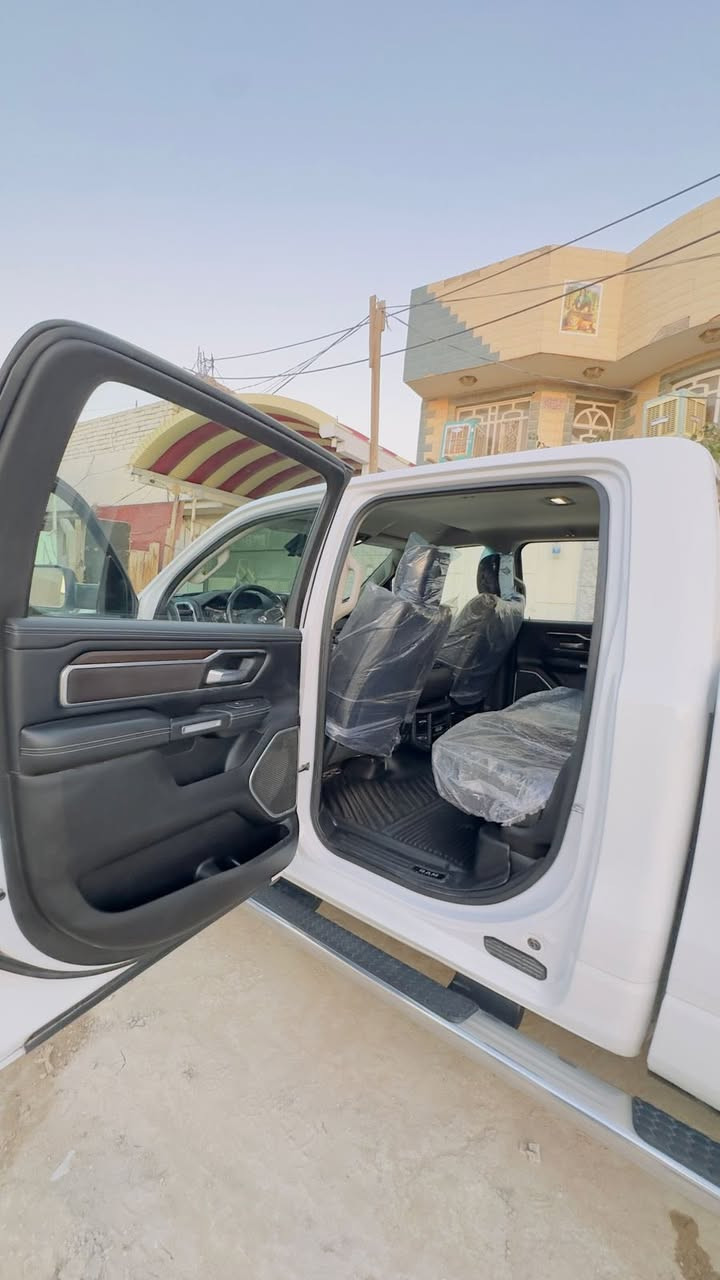 ياالله السلام عليكم 
للبيع دوج رام لارامي فول مواصفات ماعدا البانروما 
السياره حلوه وجاهزه 
حادث جاملغ خلفي صبغ وبارد بالبنيد والباقي كفاله والسونار مرفق مع الصور 
السياره باب طويل بدي طويل 
محرك ٥٧٠٠ v8
 مواصفات اللارامي معروفه 
اي ستفسار *********** 
مكانها  حله 
السعر ٢٥٠ وبي مجال
