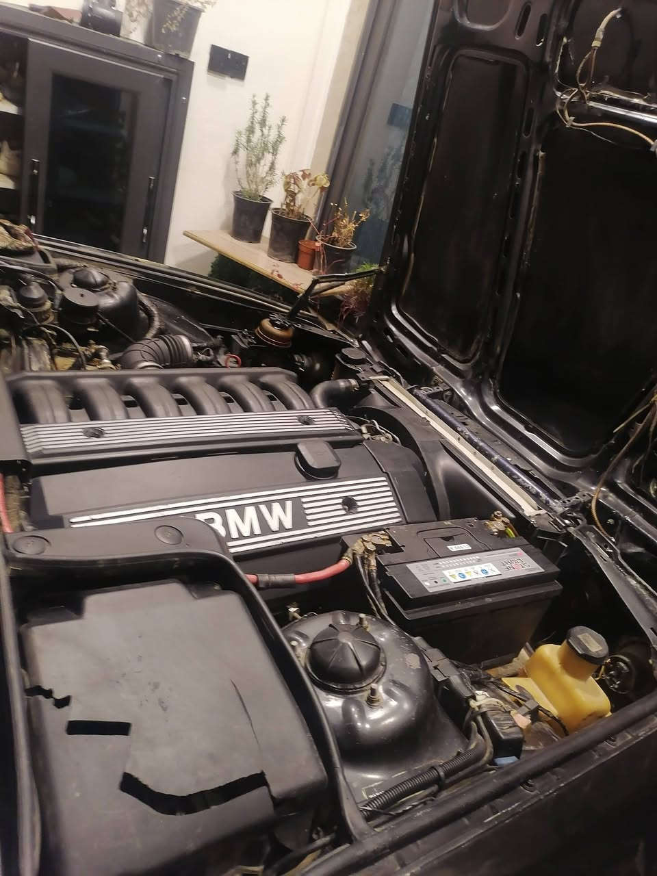 سنوية لحد 28
موديل 1990
مكينة 528 كير عادي 
سستم صوت بلادي 
منضومه زنون كامله 
كهربائياتها شنو بالك شغال
سقف سلات 
***********
مكان كركوك
