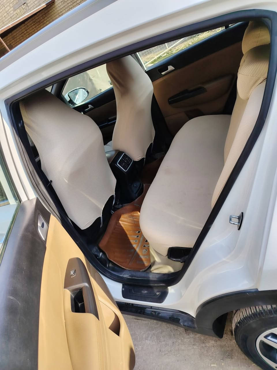 السلام عليكم سبورتج خليجيه 20 رقم بابل باسمي السعر 176 وبيها مجال قليل ماشيه 77  مواصفات ناس تحكم جهتين مثبت سرعه جير ماكينه تبريد تخم تاير جاهز العنوان باب المحاويل ناحيه الامام تفاصيل اكثر اتصال ***********
