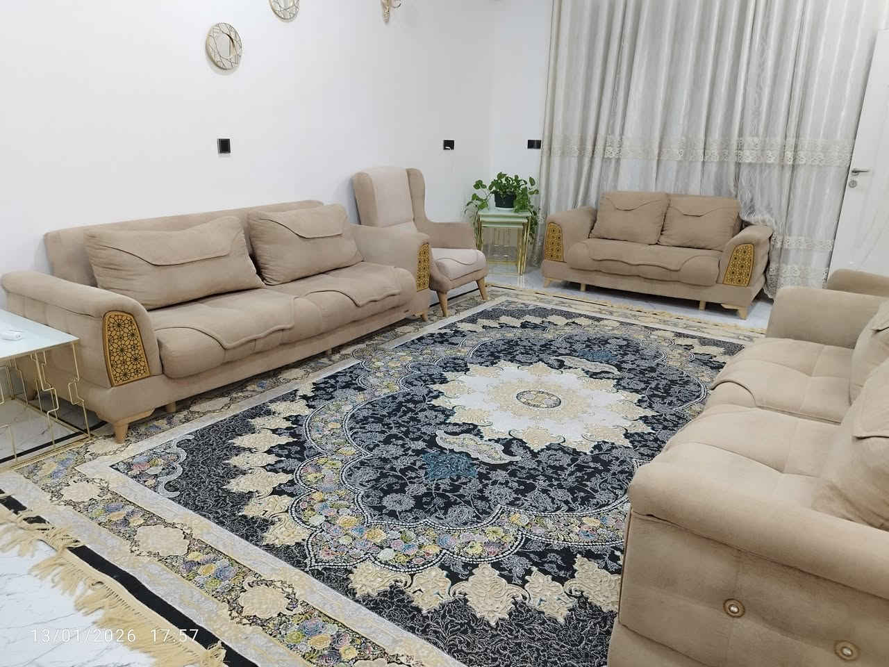 خاص
***********
مزاد عبدالله الجاف 
عنوان خانقين محطه خلف مركز شرطه ازادي
