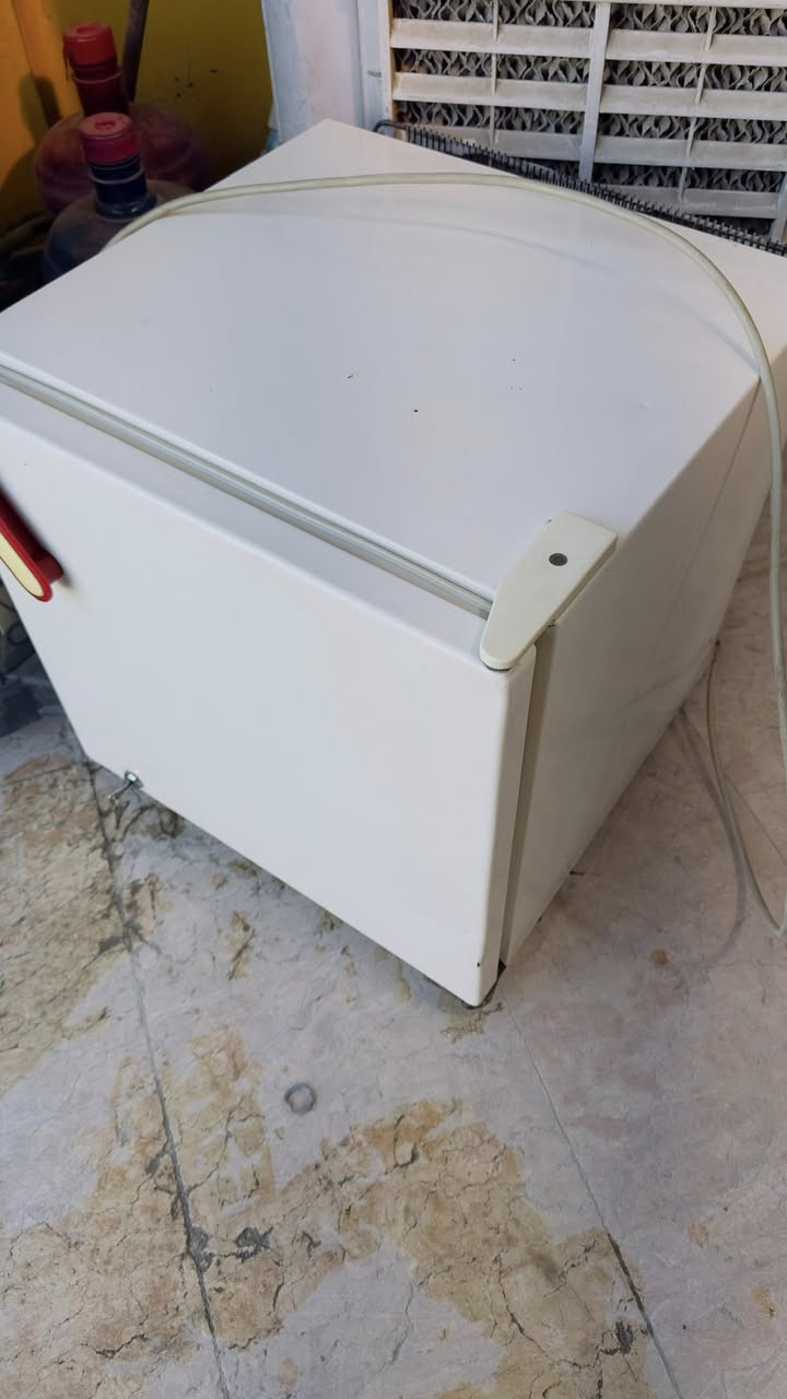 ثلاجه صغيرا للبيع على الفحص شغاله من كلشي ***********
