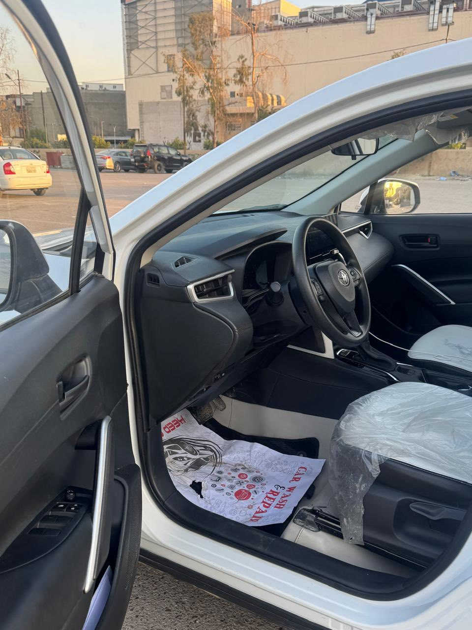 السلام عليكم
كورلا كروز موديل ٢٥ 
فتحة سقف 
رادار امامي 
كاميرة خلفية 
هاند بريك بصمة 
الكشنات و الارضية جلد 
الممشى 13,000
كفالة عامة 
العنوان / بغداد - العامرية 
***********
