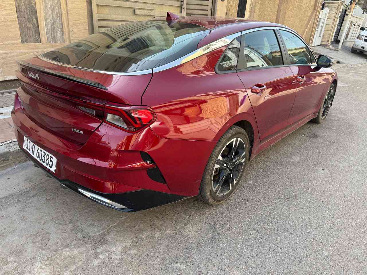 🚗 للبيع: KIA K5 GT LINE موديل 2024 - بحالة الزيرو 🚗
لأصحاب الذوق والتميز، متوفرة الآن كيا K5 فئة GT Line الرياضية، سيارة توب بالنظافة والمواصفات، وجاهزة للاستخدام.
🔹 المواصفات الفنية:
• المحرك: 1600cc Turbo (اقتصادي وقوي جداً).
• ناقل الحركة: 8 سرعات.
• الممشى: 8 آلاف ميل فقط (باعتبارها زيرو).
• الوارد: أمريكي.
🔹 المواصفات الخارجية والجمالية:
• اللون: أحمر ملكي مميز.
• الداخلية: جلد أسود بتصميم رياضي.
• الشكل: ستيرن رياضي (D-Cut)، ويل الحجم الكبير، ومرايات جانبية سوداء (Black Edition).
• العزل: دبل جام (عازل للضوضاء والحرارة) لراحة تامة أثناء القيادة.
🔹 الأنظمة والتقنيات:
• أنظمة الأمان: رادار أمامي، نظام تحديد مسار، نظام النقطة العمياء.
• التكنولوجيا: شاشة كبيرة تدعم Apple CarPlay و Android Auto، شاحن لاسلكي (Wireless Charger).
• الراحة: تشغيل عن بعد، بصمة أبواب، فتح الصندوق الذكي، تبريد قطعتين (منفصل)، كشن سائق كهرباء مع تدفئة بالكشنات الأمامية.
🔹 حالة السيارة:
• السيارة نظيفة جداً (أشبه بالجديدة).
• الضرر: صبغ في الجاملغ والباب الخلفي الأيسر فقط (بدون أي لغد أو حادث داخلي).
• الايرباكات: سليمة 100% (بدون ايرباك).
• الرقم: بغداد (التحويل ثاني يوم مباشرةً).
💰 السعر: 18,500$ (شدة و 85 ورقة) - 
📍 الموقع: بغداد - الدورة / حي الكفاءات.
📞 للتواصل والاستفسار: ***********
السيارة حيل مرتبة وتستاهل، والي يدور نظافة ومواصفات GT Line الحقيقية لا تضيع من أيده.
