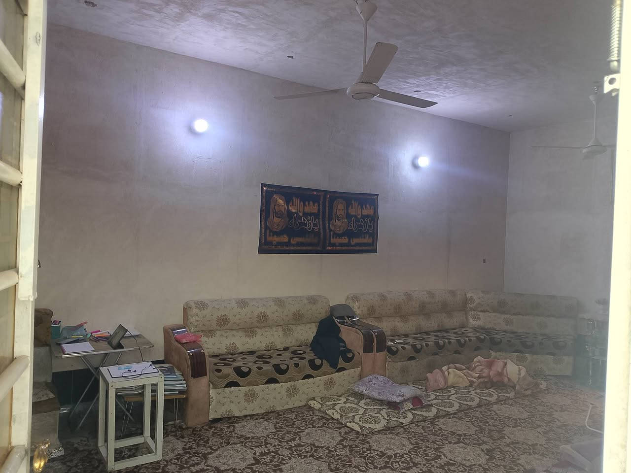 يوجد دارين متجاورين للبيع مساحت الداريين/600 واحد كبير وواحد صغير (الهاشمية محلة  السادة ال سعبر شارع البوعاشور قرب جسر السياحي) للاستفسار ***********
