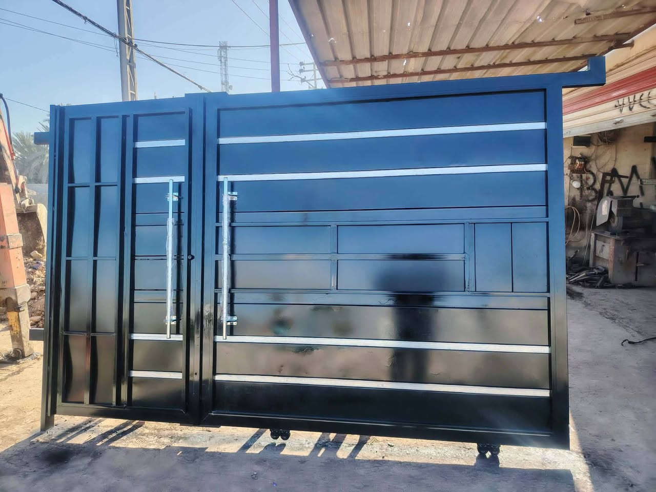 سلام عليكم اني حداد من كربلاء متنقل وشتغل قمريات تصليح بيبان حداده عامه الي يحتاج حداد يتصل عليه وبي خير يدلل ***********
