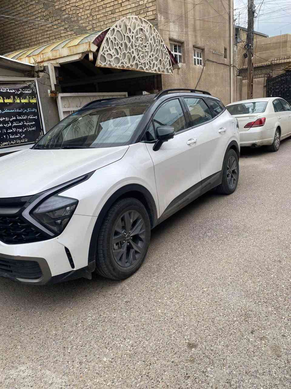 السلام عليكم 
للبيع كيا سبورتج وارد صيني فول الفول هايبرد
بانوراما
كير ماوس
شفتات ستيرن
كراسي كهرباء
داخل ابيض
خزن مقاعد
تدفئة تبريد مقاعد
قيادة الية
رادار امامي وخلفي وجانبي
محرك 2000 دوش
مري شفط
شاشة كبيرة متصله
سماعات هارمن كاردن
وبعد هوايه مواصفات
السيارة رقم بغداد وتحويل ثاني يوم
ماشية 36 الف وقابل للزيادة
بيها طخة بسيطة بالصندوك ومامصلحها 
السعر 21000$
يعني شدتين وعشرة وبيها مجال بسيط
مكاني الحرية *********** بغداد, العراق
