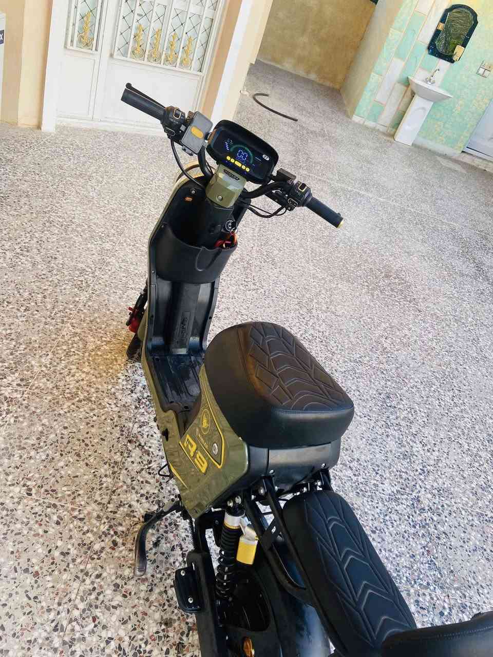 لسلام عليكم دراجه شحن للبيع نوع R9 موديل 26 دراجه جديده اي عطل مابيه  سعر 400 بيه مجال عنوان بغداد جسر ديالى ً ***********
