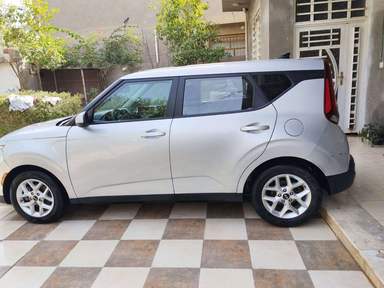 سلا عليكم صول للبيع مديل.. 21..
حادث موضح بصوره سونار.. ماشيه 69..مكان بابل.. سعره 145.. بيه مجال. ***********
