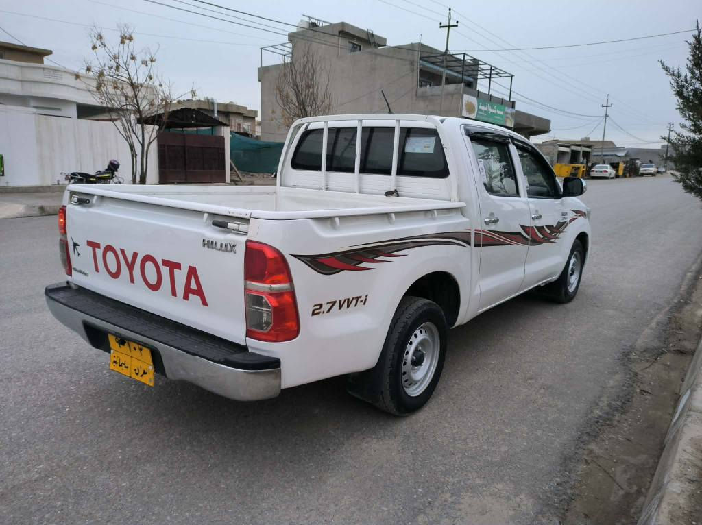 مەرزیە 2013 
سەیارەڪە بۆیاخی نیە
تەنها یەک بست ساردی هەیە
هیچی تری پێوە نیە " 
سەیارەکە یەک دەستە تەنها 117هەزار ڕۆشتووە 
هەر چوار تایەی تازەیە ،سەنەوی بەسەر چووە
سەیارەکە ماڵی دۆستە دینارێک مەسەرفی تێدا نیە
سەیارەکە توندو تۆڵە تەقەو ڕەقەی بەشەرەت
$سعر183
بەس دەفرۆشم
***********
*********** ديبيس, كركوك
