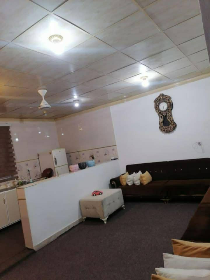 دار طابق ونص للبيع  143 متر درج خارجي وداخلي 
ط ۱ غرفه + استقبال + هول + مطبخ + صحيات) 
ط ٢   غرفه + هول مفتوح عالمطبخ + صحيات) موقع البيت فايدة شارع السوق العام البيت قريب من المدرسة والمركز الصحي والأسواق للأستفسار اكثر تواصل معنا أو اتصل 
على الرقم التالي *********** واتساب+فايبر 
السعر في اول تعليق .
 
خانی بوتنئ طابق ونيف درج خارجي وداخلي روبه ری خانی ١٤٣م
 ط ۱ (۲) غرفه + استقبال + هول + مطبخ + صحيات)
 ط ۲ (۱) غرفه +هول ومطبخ+  صحيات  
بو پتر پیزانینا تو دشی په یوه ندیی بکه ي ***********
