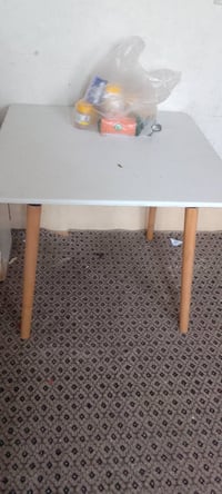 ميز و٨ كراسي • طقم سفرة