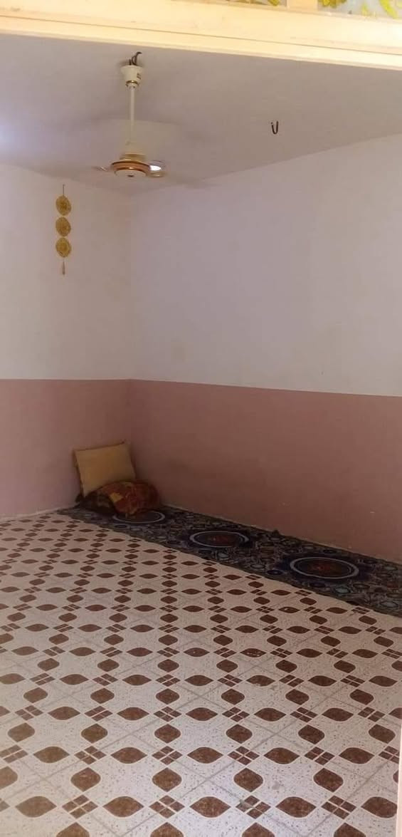 السلام عليكم ورحمة الله وبركاتة بيت (100) مربع. استقبال ومطبخ وغرفه الطابق الثاني غرفه وحده طابو ملك المكان الشمري العشرتلاف ع اخير ***********
