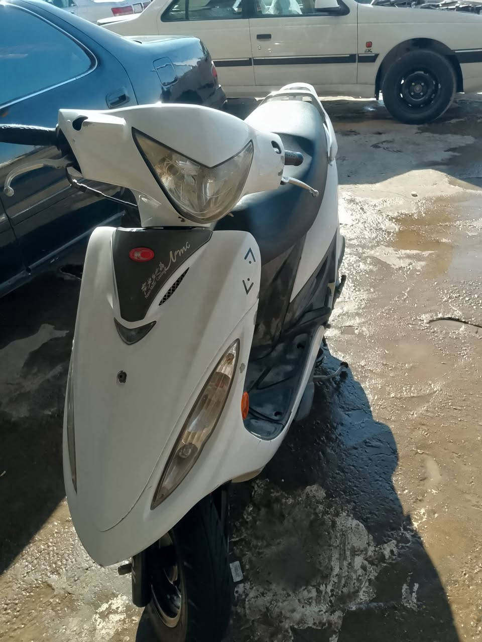 دراجه كونكو للبيع دراجه حلوه ونظيفه كل شي شغال بيها بس بس الاشاير اليمنى واليسرى والعداد دراجه حلوه شلعه ومعدل بس الكابريتر وسخه والدراجه قائمه مو من وراء سرعه من ورا تبديل الدهن وابيعها بسقاطها رقم الموبايل 
*********** والسعر اللي دقي على هذا الرقم والله كريم
