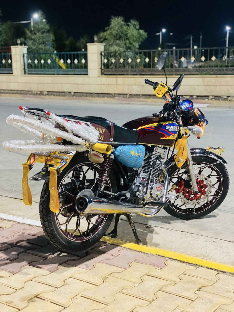 دراجه للبيع بارت محرك 200 موديل 24 اخو الجديد دراجه كلها شرط وضع شركه محرك شرط مامفتوح كهربايات كلها شقاله السعر 750 وبيها مجال المكان كياره للتصال 
***********
