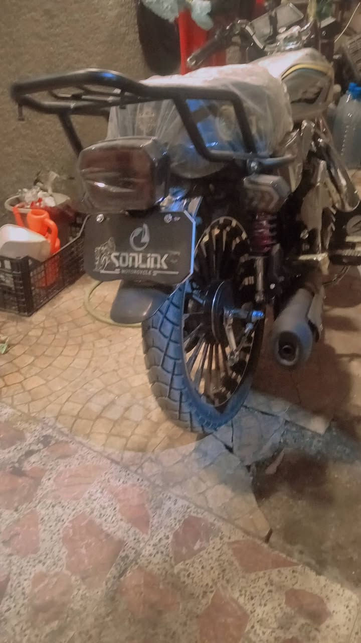 سلام عليكم دراجة ايراني سونك للبيع موديل 2025 يوم 5/1/2026زيرو دراجة مابيها نقص برغي كهربائيات كلها شغالة وبيها بصمتين وسوجين وتشغيل عن بعد ونضام أمان ومكينة زيرو جيب فيتر وتعال افحص  السعر 900بيهه مجال  الف العنوان بغداد ***********
