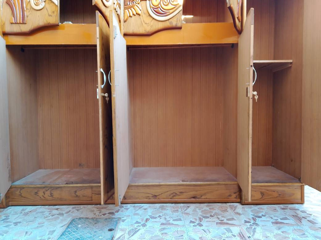 السلام عليكم كنتور 6باب طابقين للبيع داخل خارج صاج للبيع السعر 225وبي مجال المكان نجف الاشرف الشراي يتصل على الرقم *********** ويوجد خدمه توصيل داخل النجف الاشرف @إشارة النجف, العراق
