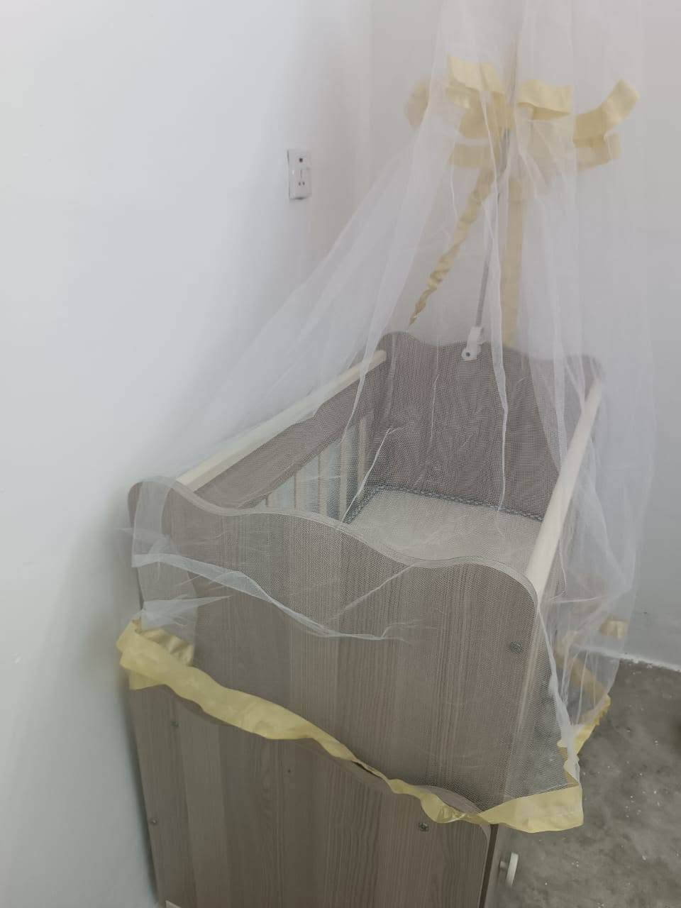 سڵاو بەڕێزان ئەم بێشکەمان هەیە زۆر تازەو پاک و بێکێشەیە دۆشەگەکەی خۆشی لەگەڵە و تولکەی سەریشی تازە بۆ وێنەکە لەلایلۆن دەرمان هێناوەلە(ڕەحیم ئاوایە لای قەبر سانەکە) کێ ویستی تیل بۆ او ڕەقەمە کا هی خۆم نیە بۆی ڕاستەوخۆ قسە لەگەڵ خۆی بکەن
***********
