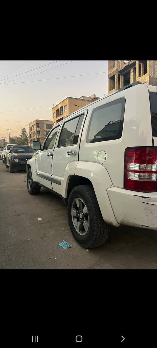 جيب لبرتي 2008limited فولل
فتحة 
ABs
مانع تزحلق 

مثبت سرعه

لون ابيض  كير اوتوماتيك 

 مكينة كير كفالة شرط الفحص

تبريد ثلج 

 حادثها من امريكا جاملغ وبنيد ومرشوشة حزام  للجمالية

رقم بغداد الجديد شرط التحويل ثاني يوم 

سنوية  لل2030

مكان بغداد الشعب %%%  ترايها حلو ناعمة السيارة 
السعر 75 وبيها مجال بسيط
***********
