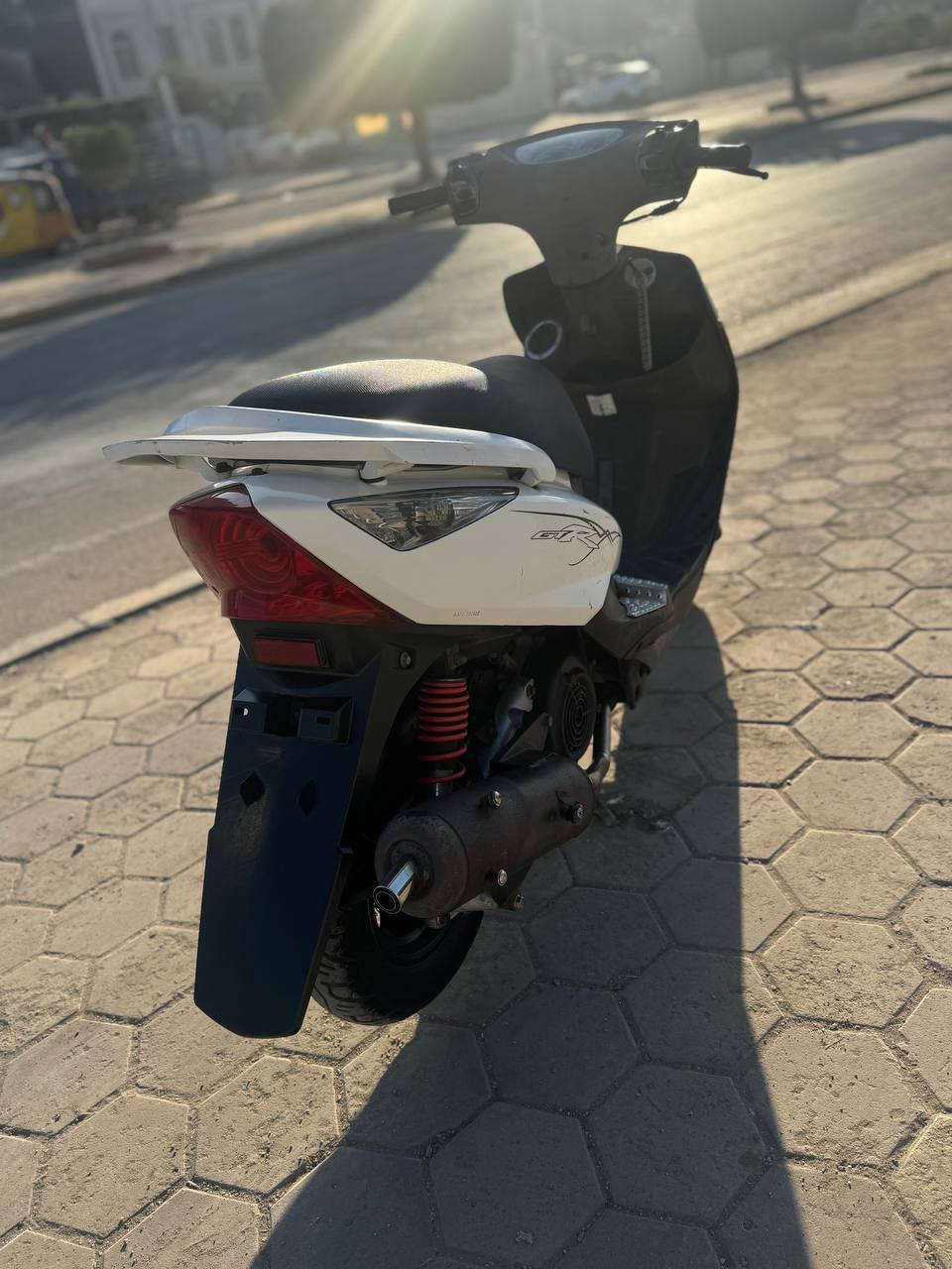 دراجه ماكس ثعلب كابريتر جديده كلها بلاديه  كهربائياتها بلاديه مكينه خرسه شلعه معدل كفرات ختم واحد ويه المكينه دسكات جدد تاير خلفي جديد بيها سلف رياضي koso نكره شوكت ومتريد وصالنصه هم اجت وياهاا
 سعر(700) وبيها مجال 

بغداد الغزالية

*********** واتساب موجود
