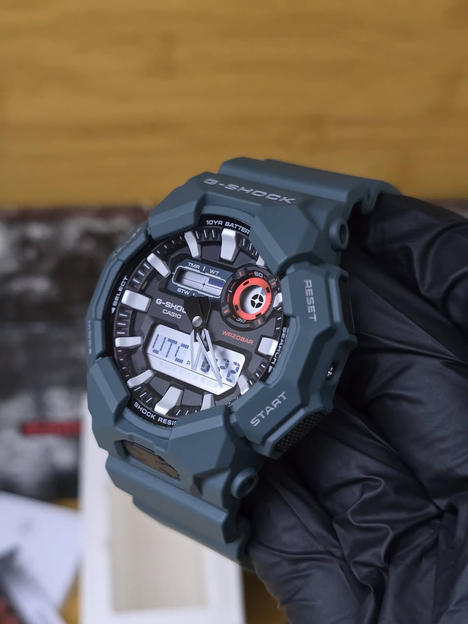 كاسيو - جيشوك  .. شباب القطعة جميلة جدا سعرها ١٥٥ الف✅️ فقط.. سعر الوكالات من ١٨٠ يبدي لحد ٢٥٠ وبأمكانكم التأكد. 
⬛ موديل: GA-010 صنع في اليابان 

❗️أصلي ضمان دولي لمدة عامين من تاربخ الشراء 
✉️ شحن داخل العراق  
تواصل واتساب ***********☎️
⠀.........................................

⬛️ الحركة: بطارية CR2025 عمر البطارية ١٠ سنوات 
⬛️ سلسلة: GA-010
⬛️ مقاومة الصدمات
⬛️ سهولة الرؤية في الظلام ضوء LED
⬛️ التحقق من توقيت المدينة المزدوج بنظرة خاطفة
⬛️ تصميم رياضي مصنوع من الكوربون الحيوي
⬛️التوقيت العالمي ٣١ منطقة زمنية 
⬛️ مؤقت العد التنازلي 
⬛️ ساعة ايقاف 
⬛️5 منبهات يومية (مع منبه غفوة واحد)
⬛️ لون غير لامع رائع MATTE
⬛️ السير: راتنج الحيوي 
⬛️ الزجاج: زجاج معدني
⬛️ مقاوم للماء: 20 بار
⬛️ القطر:  51.9ملم
⬛️ الوزن: 67 غ
⬛️ الجنس: ذكر
⭐️ الأكثر مبيعاً..... لا تشيل هم للسعر 
[🚫 لا نعمل بالكوبي والصيني والمجدد ]
