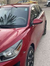 كيا ريو موديل ٢٠٢٣ لون احمر محرك دوش ١٦٠٠ كير اي تي حادث جاملغ وبنيد و...