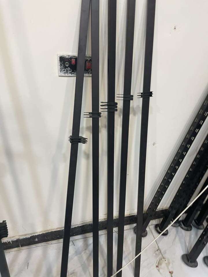 السلام عليكم عندي ملكانات عدد ٢ و ميز مثل ماموضح عدد ٣ جديد و دنك طول ٣ م العدد ١٨ و سكك عرضانيات و عكارب مال عرض للاستفسار الاتصال على *********** محافظة كربلاء
