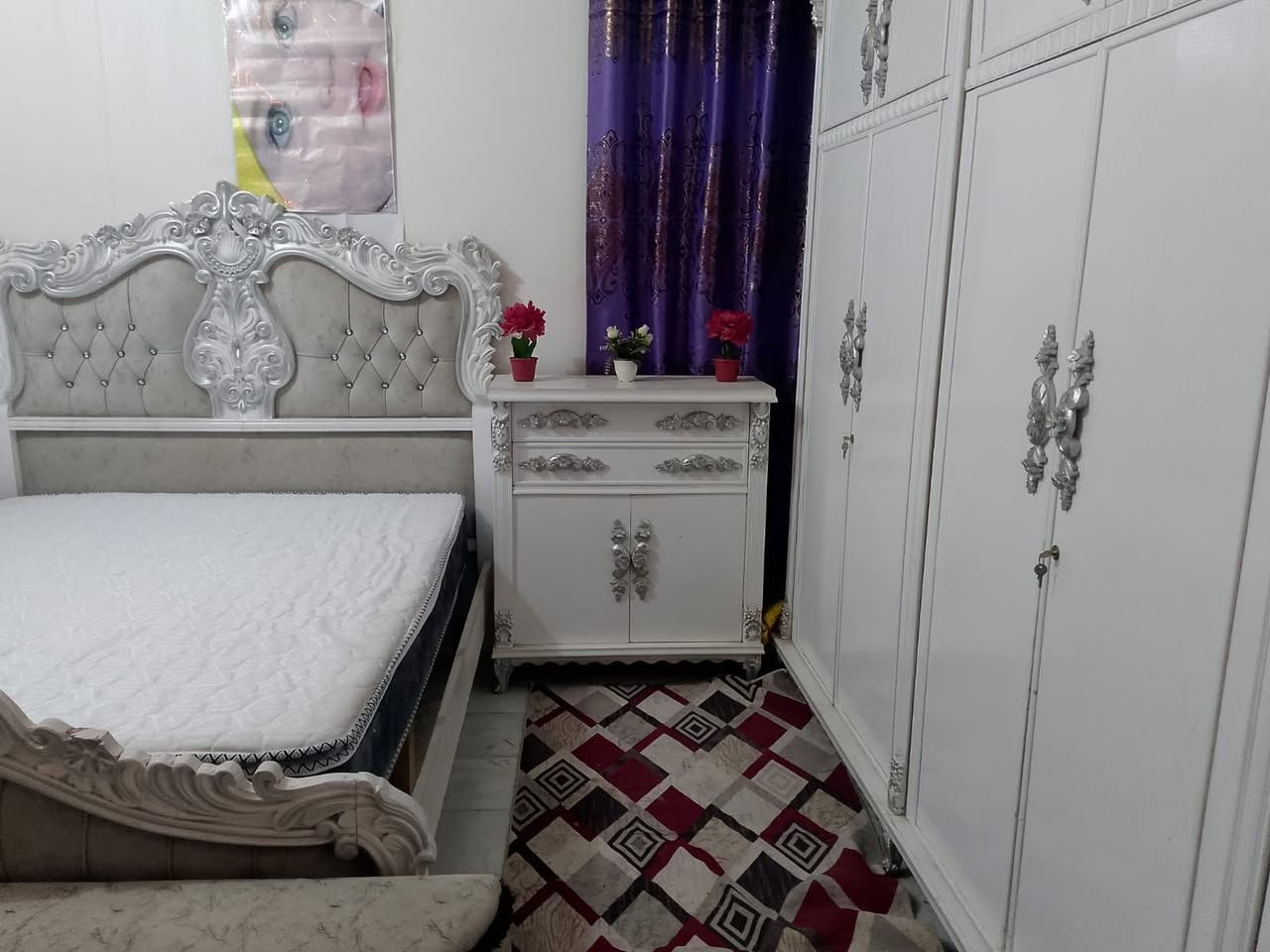 غرفة نوم صاج عراقي تسكام درجة اولى للبيع 
تتكون من 11 قطعة 
نضيفة جدا 
العنوان قضاء عفك 
***********
