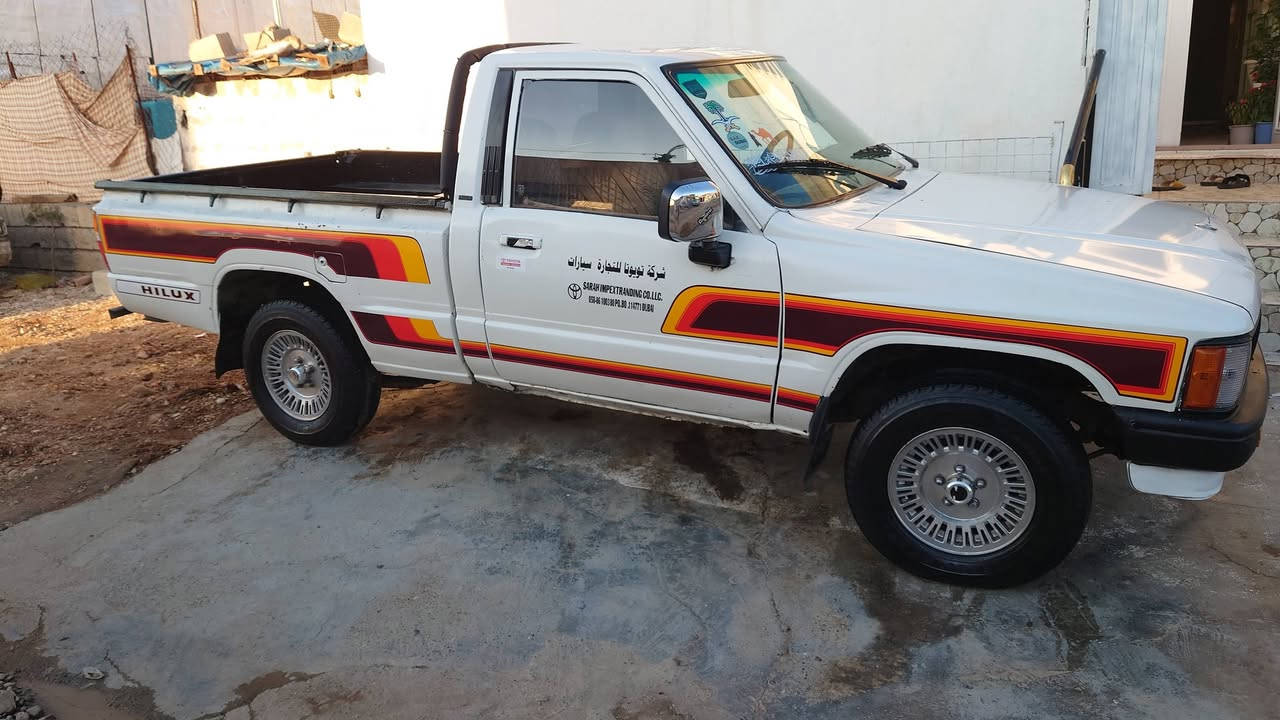 تۆێۆتا پیکاب 85 تاک
ئاڕمی پلاستیکی سلێمانی بەشەرتی. ئەوەلیات و غرامە  
مەکینەی 1وای پێنج گێر 
بەشەرتی کارەبایی و بێ تەقەو رەقە   تاقم تایەی دەنلوب.   ماڵی دۆستە.  تاقم ناوەکەی تازە تێم گرتوە 
34 گەڵاو مەجالێکی. زۆر کەم. 
0770 168 0204
