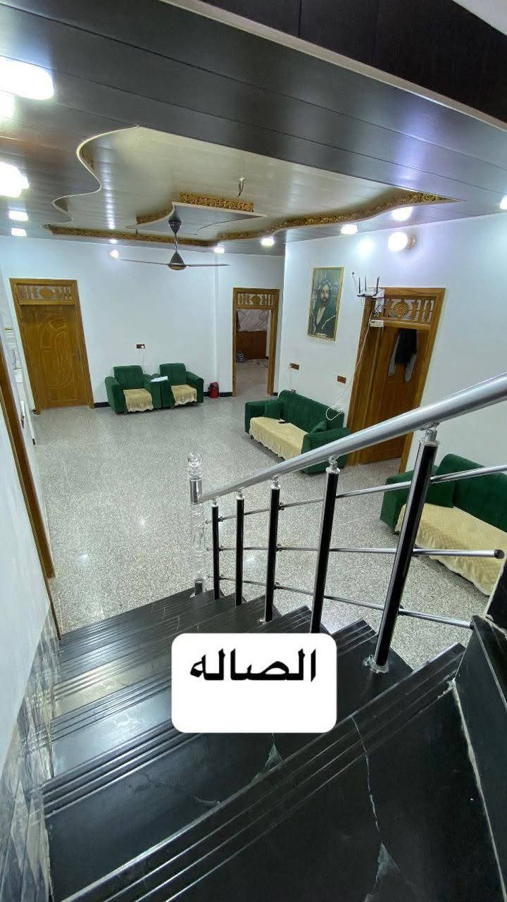 🛑بيت مع محل🛑
..للبيع 
طابو زراعي سند(25) مشمول بالتمليك)

المساحه:-240 متر مربع ✅ 
البيت بناء درجه أولى..اساس وسقف صب كونكريت
يحتوي البيت على..3 غرف نوم وصاله كبيره واستقبال كبير ومطبخ وحمامات عدد(2)
يحتوي البيت على مدخلين ☑️ 
 ارضيه كاشي ✅ درجه اولى 
السطح شتايگر درجه اولى 

البيت يطل على شارعين 

المنطقه تحتوي على ماء وكهرباء وتبليط

العنوان..📍شارع المطار مقابل ملحق قرية الغدير عمود 321 بالخط الاول 
للاستفسار الاتصال⬇️
*********** أو مراسله واتساب النجف, العراق
