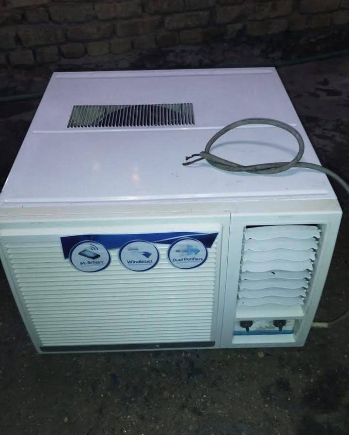 مكيف اخو جديد نوعيته ميديا طنين مسخدم موسم واحد فقط ٣٠٠ بي مجال حك الجيه مكاني بغداد 
حي طارق القديم عندي توصيل ع فحص إذا فصل لو كام يخربط ترجعه علي


**إذا كنت صاحب هذا الإعلان وتريد حذفه لأي سبب، رجاءا أرسل رسالة إلى الدعم الفني**