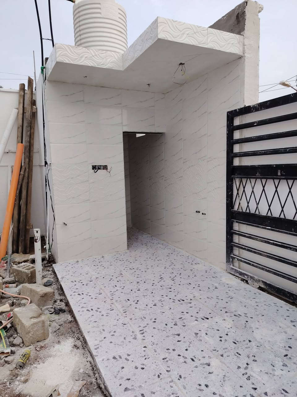 سلام عليكم خلفه سيراميك شغل درجه أولى أسعار مناسبة ونشتغل اقصاط للمضبوطين (والله يرزق الجميع يارب) استفسار على رقم *********** ادمن 🌹
