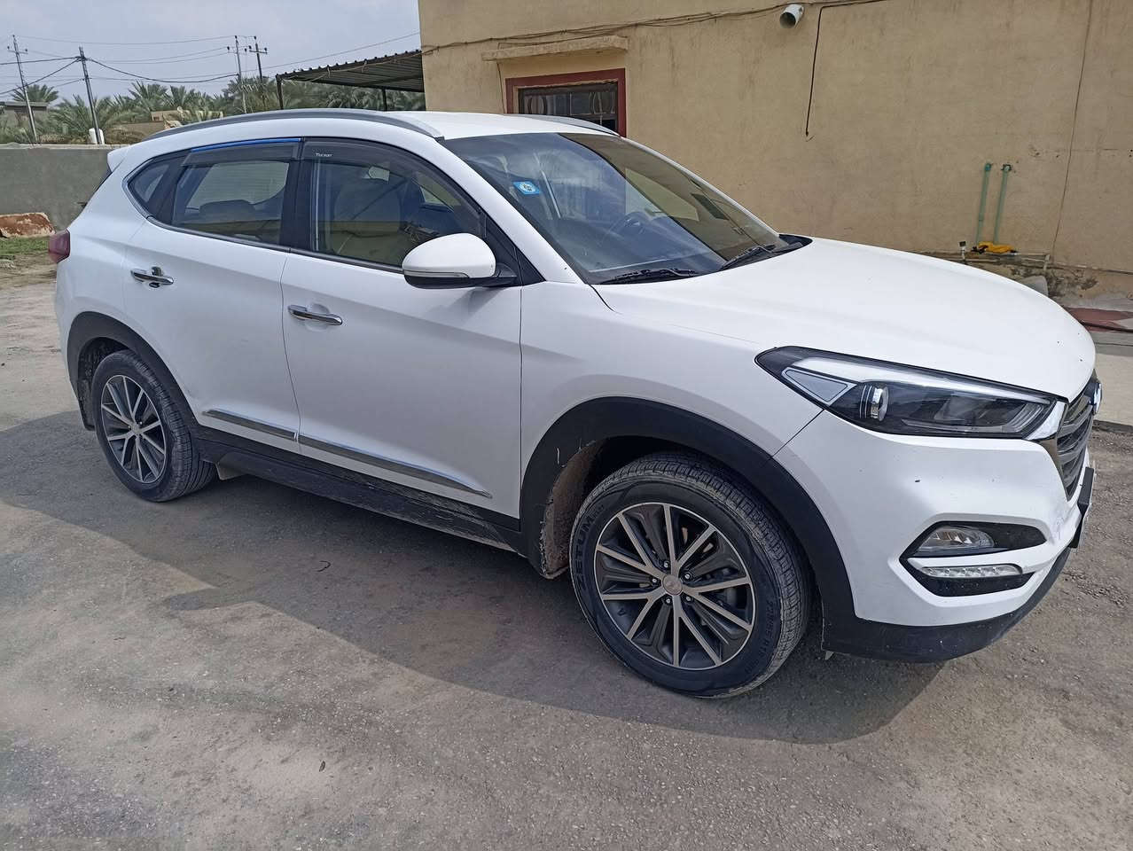 توسان للبيع
خليجي مكفوله عدا بارد قليل بالبنيد 
موديل 2018 السياره بأسمي 
المواصفات 
مري شفط 
تحكم ستيرن 
ثلاث أنظمة قياده 
محرك 2000
تبريد قطعتين 
للاتصال 
***********
***********
