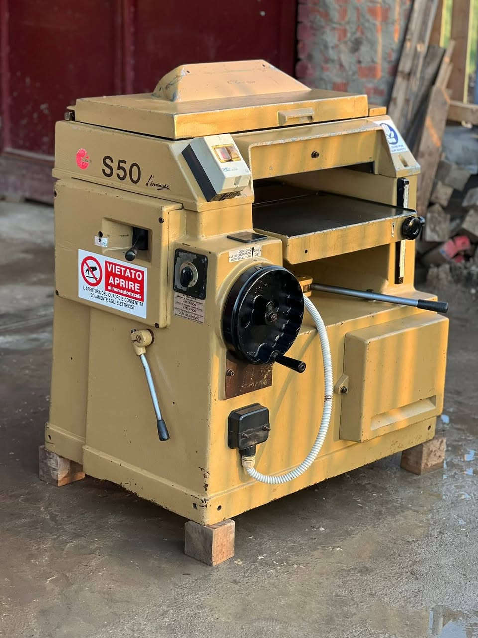 السلام عليكم ورحمه الله وبركاته رمضان كريم علينا وعليك الايطالي اس 50 كهرباء سنجل ما ابي اي عيب شراي خليه يخابر***********
