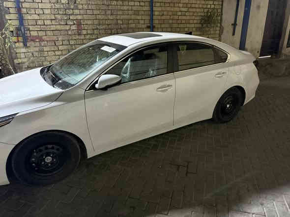 سلام عليكم فورتي موديل 2022فول مصفات ما عده بصمه سويج فتحه شاير مري تحديد مسار اضار كشنات تفهه سياره جديده سعر 150 بيهه مجال ***********
