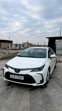 للبيع كورلا هايبرد 2025 حرة فول مواصفات مكفولة كفالة عامة ماشية 5000 ا...