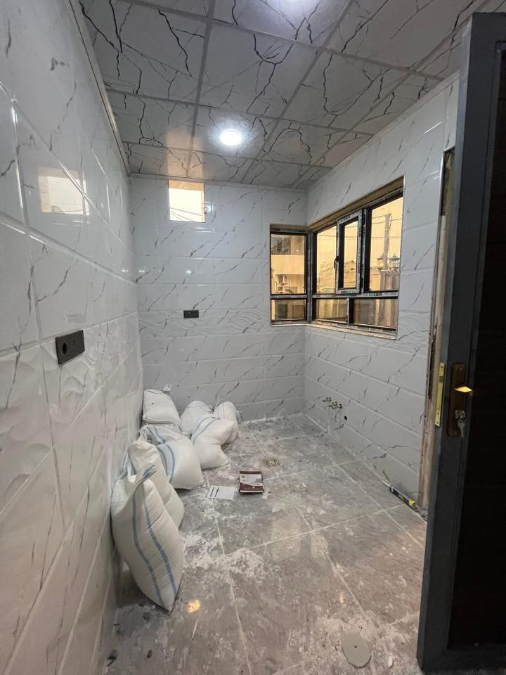 السلام عليكم ورحمة الله وبركاته #مكتب_الغوالي
بيتين للبيع في حي السماح السياسيين على شارع 12م

🔹 المساحة : 100م ، الواجهة : 5م ، العمق : 20م

🔹 كل بيت يتكون من طابق واحد نفس الخارطه وتصميم 

🔹 سند طابو ملك صرف شرط التحويل وقرار التمليك

كل بيت يحتوي على - 

كراج ، استقبال ، هول ، مطبخ ، غرفة ، صحيات ، بيتونه

مجهز بالكامل بكافة الانظمة الحديثة -

سبالت - غسالات - انترنيت - دشات

للاستفسار اكثر مراجعة #مكتب_الغوالي الكائن في حي السماح الاركان قرب مدرسة السماح الابتدائية وقرب مول القمه على شارع 20 او الاتصال على الارقام التالية

***********

***********
