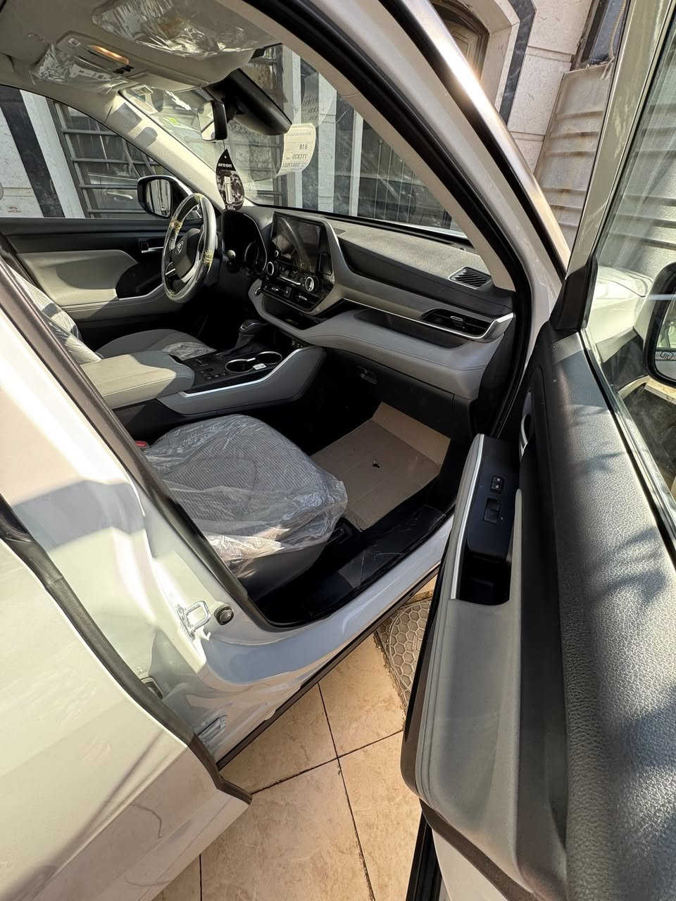 تويوتا هايلاندر موديل ٢٥وكاله عبداللطيف جميل GLEفول ماشيه ٢٨٠٠ كم اخت زيرو جديده رقم بغداد باسمي مكانه بغداد شارع فلسطين اتصال ع هاتف ***********
