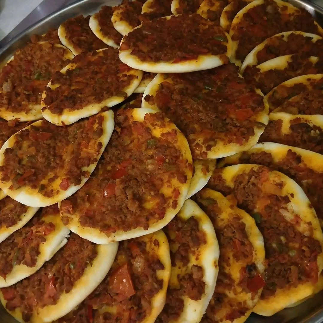 دولمه ❤️
توصلكم حاره 🔥ولاچعه 😋

والطعم ولاغلطه 😊

كليجة ( شرط هشاشه ولذاذا وطعم هيل 😍)
( سمسم تمر مبروش حلقوم) كيلو ٦ 
( الجوز ) كيلو ٨ 
( كيك بيت .. بسبوسه .. كيك بارد ) 
(كليجة الشعير ) كيلو ٨

انواع الكبه 
 والبورك وسنبوسه وكباب عروك 

( تتوفر باللحم العراقي ) ذمه 

( وتتوفر باللحم الكفيل ) 

حسب طلباتكم زبائنا الكرام 

يتوفر توصيل 🚕 🚖 

الحجز قبل يوم 😊


**إذا كنت صاحب هذا الإعلان وتريد حذفه لأي سبب، رجاءا أرسل رسالة إلى الدعم الفني**