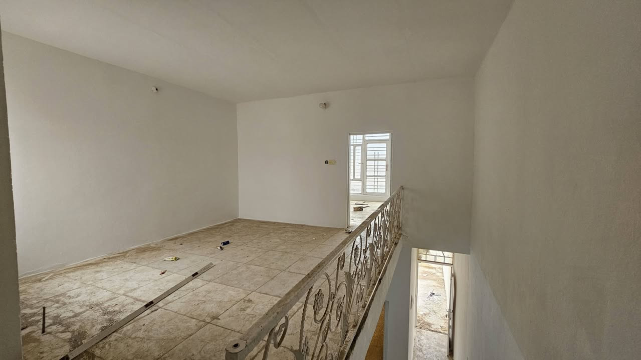 سلام عليكم بيت بالشيشان الثانيه مساحته ١١٠ متر طابقين بناء حديث مطلوب مبادره البيت معروض للبيع او للأجار اذا بيع نتفق ابيعه ونته أسد المبادره والحاب تفاصيل أكثر يتصل على الرقم *********** ما ارد على الخاص لئن مكلف بالنشر
