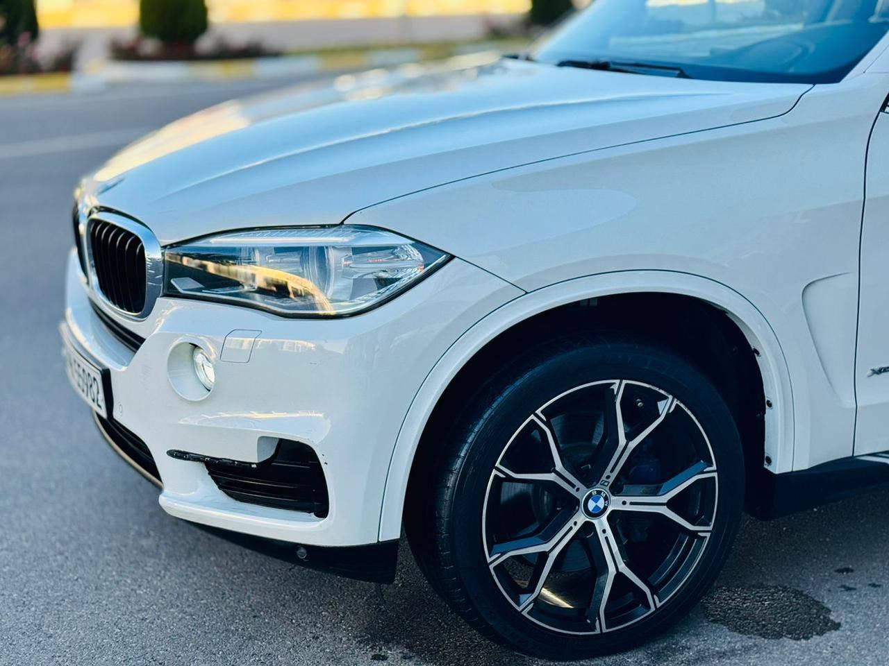 السيارة بي ام اكس فايف موديل ٢٠١٤
فول مواصفات عروش 

كلين تايتل

محرك ثمانية سلندر دبل تيربو ام باور 

ماشية ١٧٠ الف حقيقي

تخم تاير ياباني درجة اولى جديد قبل شهر مشدود.

صدر امامي وخلفي بالكارتون قبل شهر مشدود. 

تخم فلنجات وتخم دسكات وتخم حساسات دسك كاه اصلي وكالة. 

شيال كاردن وكاردن قبل شهر جديد اصلي. 

سيارة مصروف عليها كومة فلوس وكله اصلي 

راديتر اصلي واتر بمب اصلي كله جديد

صيانة للمحرك بلك نوزل مجول  فلاتر تيربو وفلاتر محرك كله جديد اصلي وكالة

السيارة فول مواصفات

بصمة وبوب شفط وقمارة بانوراما ولايت اوتو داينمك

السيارة بالحقيقة احلى وكلش نظيفة ومصروف عليها. 

السعر ١٩٨ .

***********

***********
