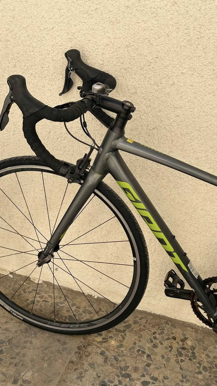 السلام عليكم 🫡♥️
رود ماركة جاينت( GIANT )
مختمة بكل اجزاء الدراجة

معدن الفريم // المنيوم بالكامل
فريم حديث + دفن بالكامل💥

سستم الدراجة // شيمانو كلارس Claris
كامل بدون اي نقص
عدد السرع // 2x8🔥

ويالة الدراجة // ماركة جاينت مختمة 
يتكون من طبقتين لتحمل الطسات والوزن + بولبرن🌟

السعر💵 // 375 الف وبي مجال
العنوان🏠 // بغداد - حي القاهرة
للاستفسار على الخاص او الرقم
***********
