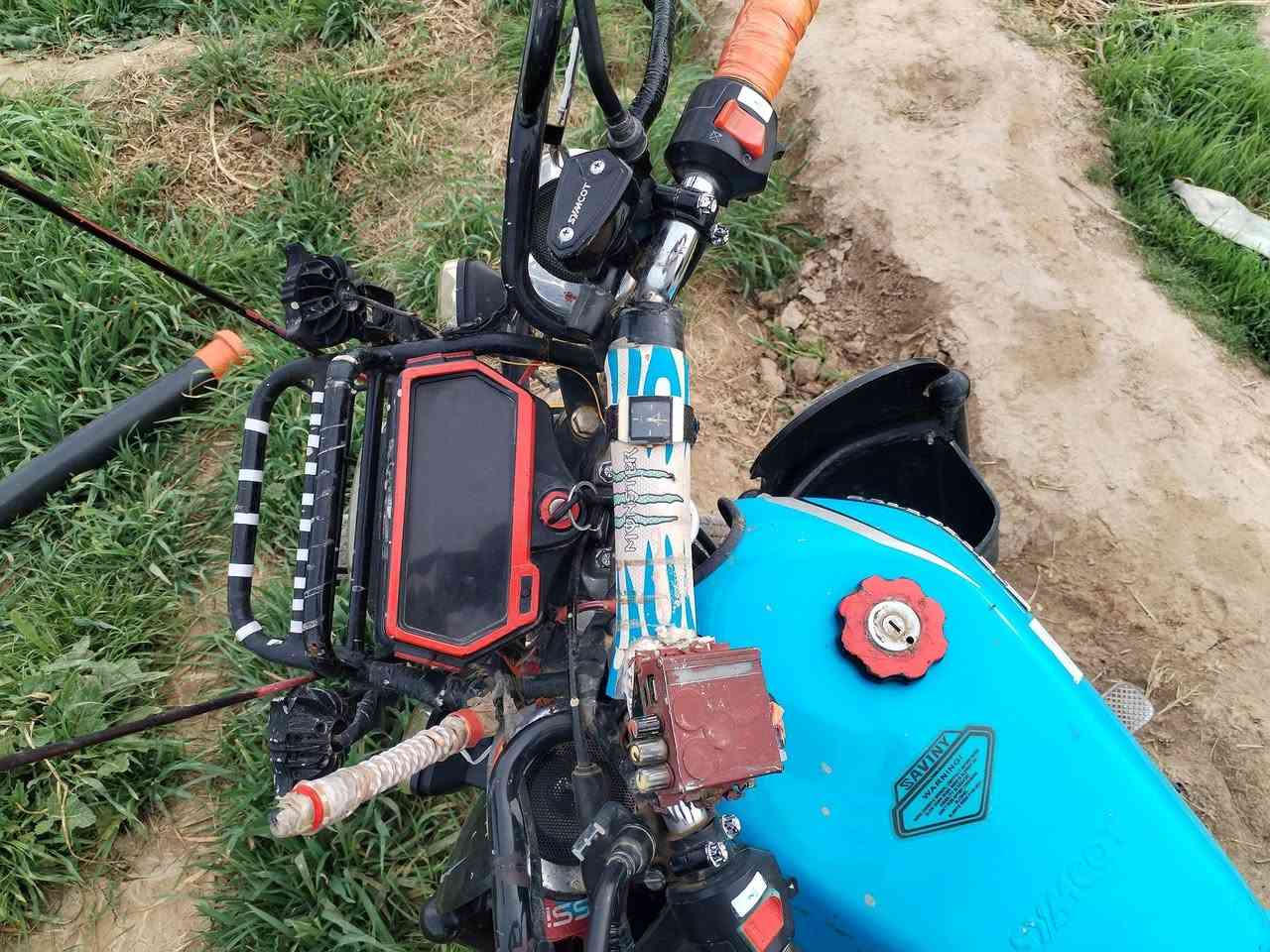 السلام عليكم.
ماطور سيفان موديل 24
ثقيل. 
نظيف جدا.
كلشي شغال.
كماليات درع دشبول درع استيرن
 نشرات كهربايات كلها شغاله.
السعر 700
المكان قرية اجحله
للاستفسار الاتصال
 على الرقم ***********
