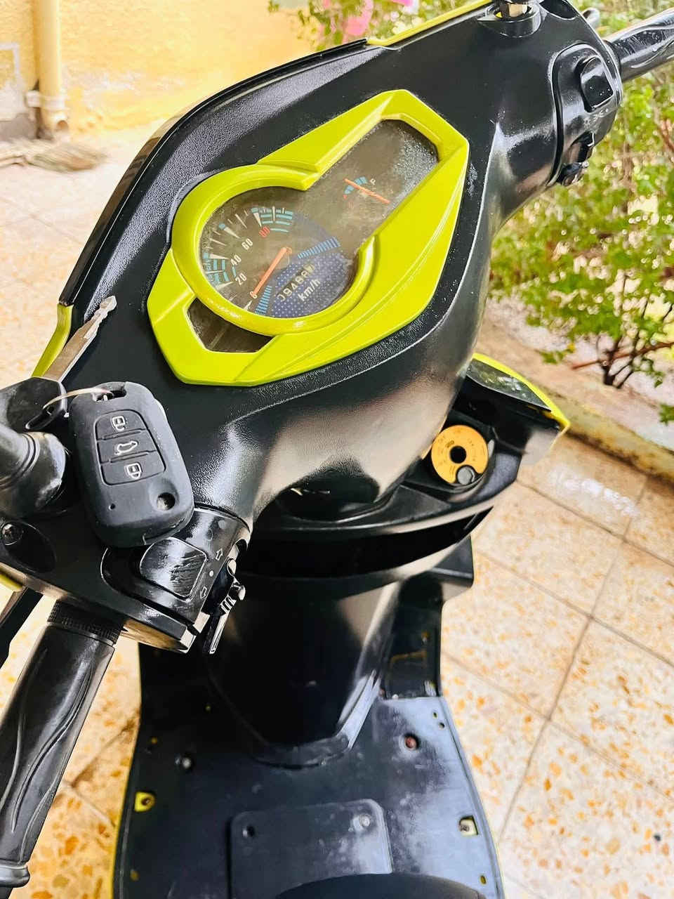 سكنس صيني 
 موديل 2023  بصمة قفل وفتح وتشغيل عن بعد  لايت زنون  
 نضافتها 90% الدراجة بيها خيط نبخير 
 السعر 270 وبيها مجال  
للاستفسار ***********
