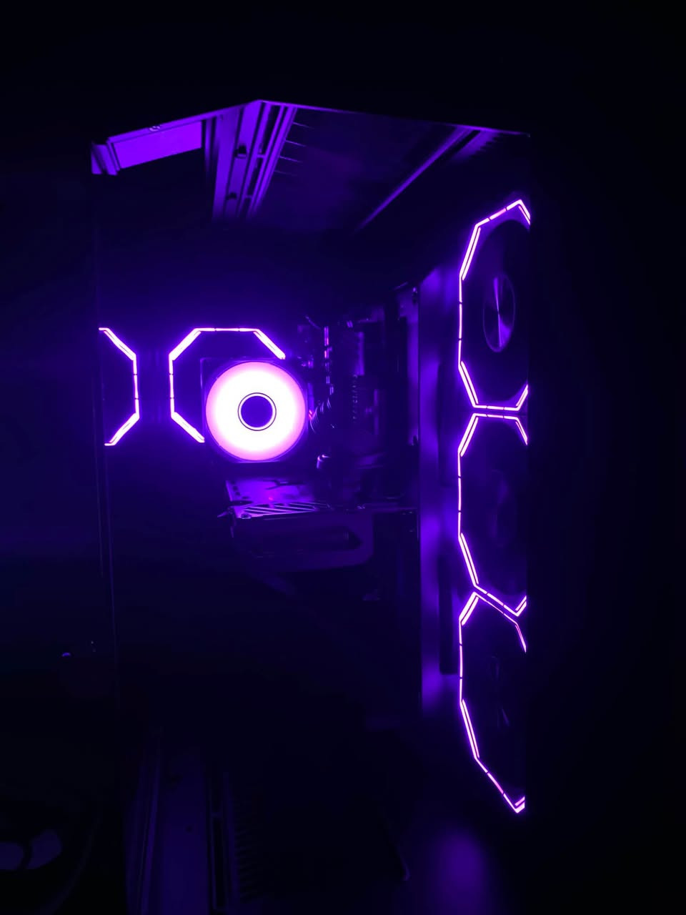 السلام عليكم
كيس Pc gaming للبيع 
المواصفات:
Cpu : i5 11400f 4.40GHz + cpu cooler 
M.b : asus prime  H510M-C/PS
Ram : 16gb 2x8 3200Mhz Bellut
Gpu : Radeon Rx 7600 sapphire 
8G GDDR6 - بقوه كارت ال 4060 
M.2 ssd : 512 gb bullet PCI3 
Ssd : 480gb lexar 
Power supply : 700w thermaltake
Case : dark flash dy470


**إذا كنت صاحب هذا الإعلان وتريد حذفه لأي سبب، رجاءا أرسل رسالة إلى الدعم الفني**