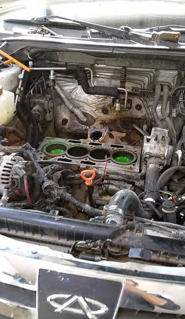 السلام عليكم ورحمة الله. A5 صاحبها مبدللها كازكيت وراها بفتره جابلياها معوجه ولفات والسبب ضاغطه مو اصليه شاديله هاي من غير الشغل التلزيك براغي الكام شفت مكطمه ونصهن مسحكه ويمنه ان شاء الله ماكو شي صعب رجعت الامور طيبه
مركز سمارت إنجن 
بغداد الدورة شارع 60 قرب افران اليسر
*********** _ ***********
