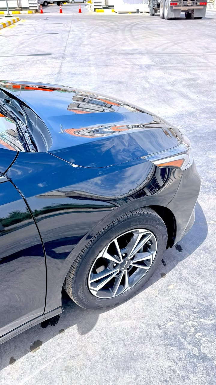 مواصفات عادية
شاشة جبيرة 
رادار 
سويج
ماشية 40 الف ك
بدون ايرباك
بدون تبديل وصبغ 
الضرر الشاصي مسحوب شوية بسبب البراكيت مدفوع بالحادث ورجع 100‎%‎ طبيعي
***********
