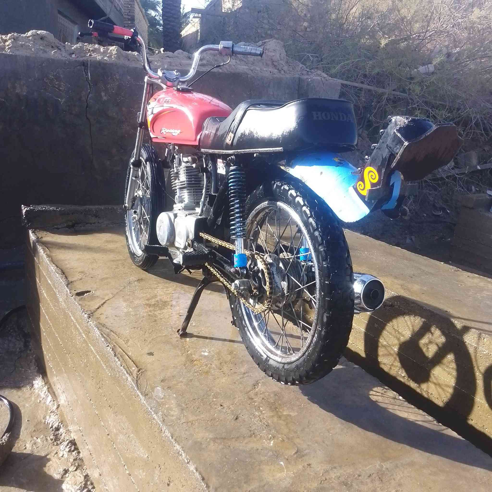 السلام عليڪم دراجه للبيع شاصي موديل 20 مڪينه ارشاا دراجه خير من الله والشراي بي خير ويدلل التفاصيل اتصل ***********
